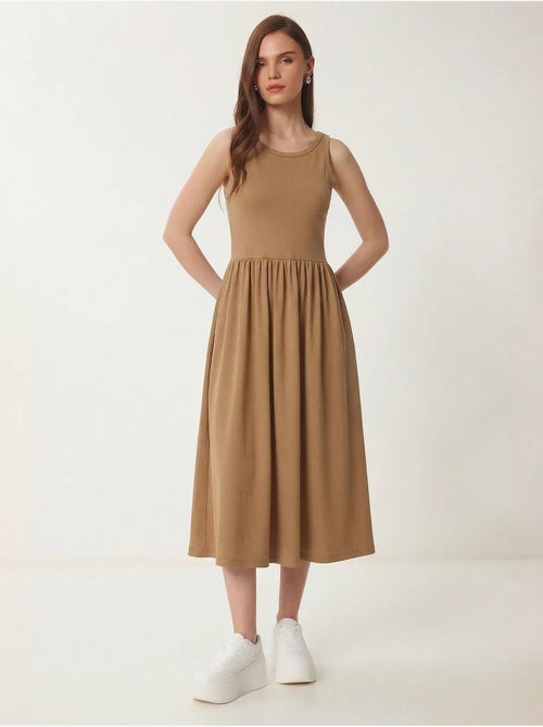 Estambul vestido midi sin mangas con detalle elástico istanbul - Kiabi Estambul vestido midi sin mangas con detalle elástico istanbul - Kiabi