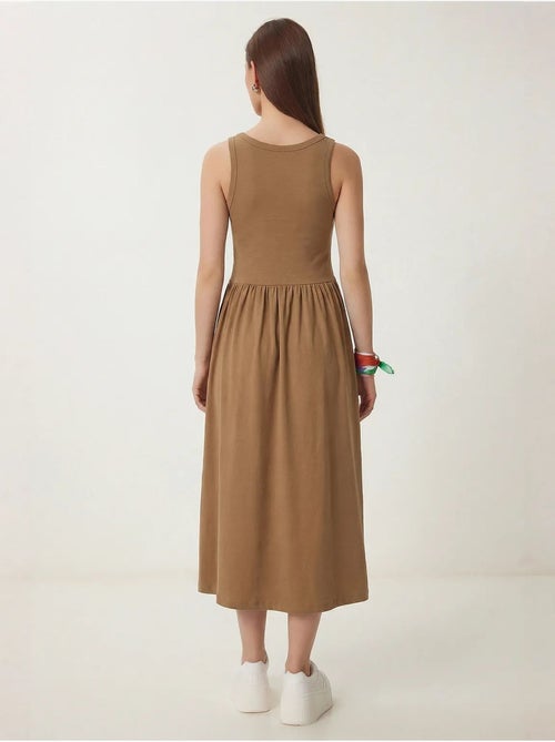 Estambul vestido midi sin mangas con detalle elástico istanbul - Kiabi Estambul vestido midi sin mangas con detalle elástico istanbul - Kiabi