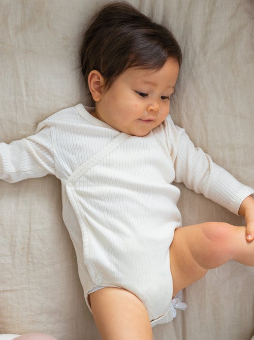 Estuche recién nacido unisex 'New born in the family' - 6 piezas - Kiabi