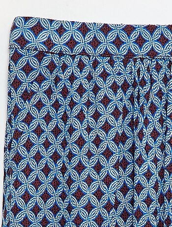 Falda acampanada ligera con estampado wax