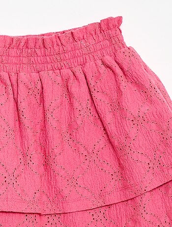 Falda con bordado inglés y volantes