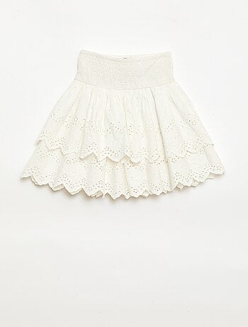 Falda con volantes y bordados ingleses