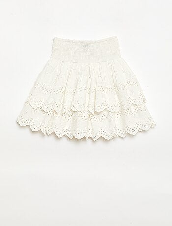Falda con volantes y bordados ingleses