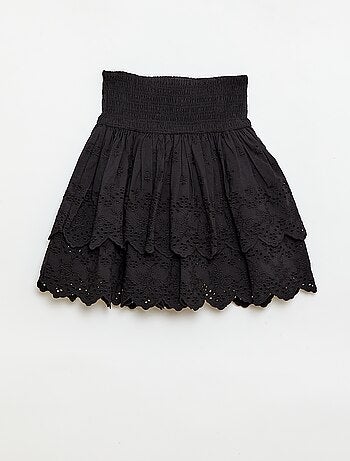 Falda con volantes y bordados ingleses