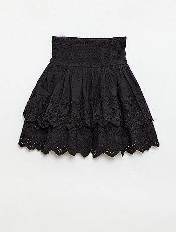 Falda con volantes y bordados ingleses