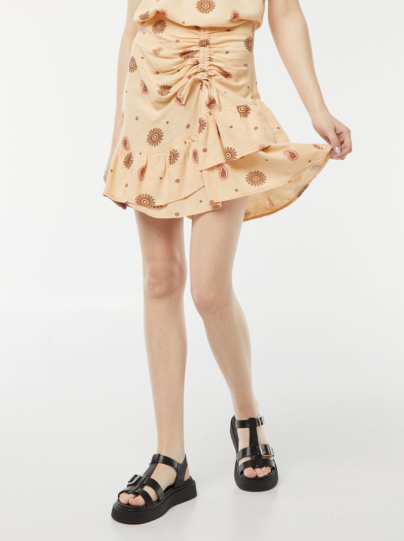 Falda corta con volantes en el bajo a capas BEIGE - Kiabi
