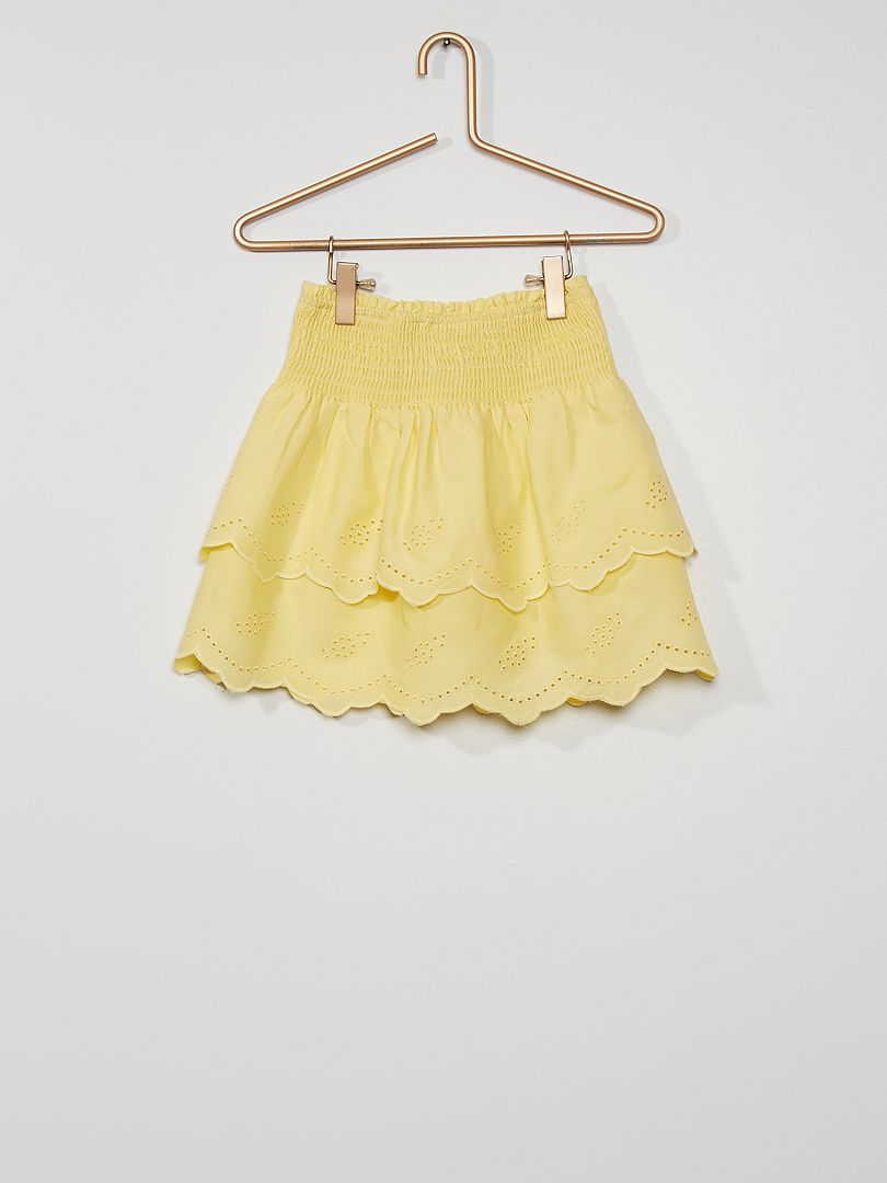 Falda corta con volantes y bordados amarillo suave - Kiabi