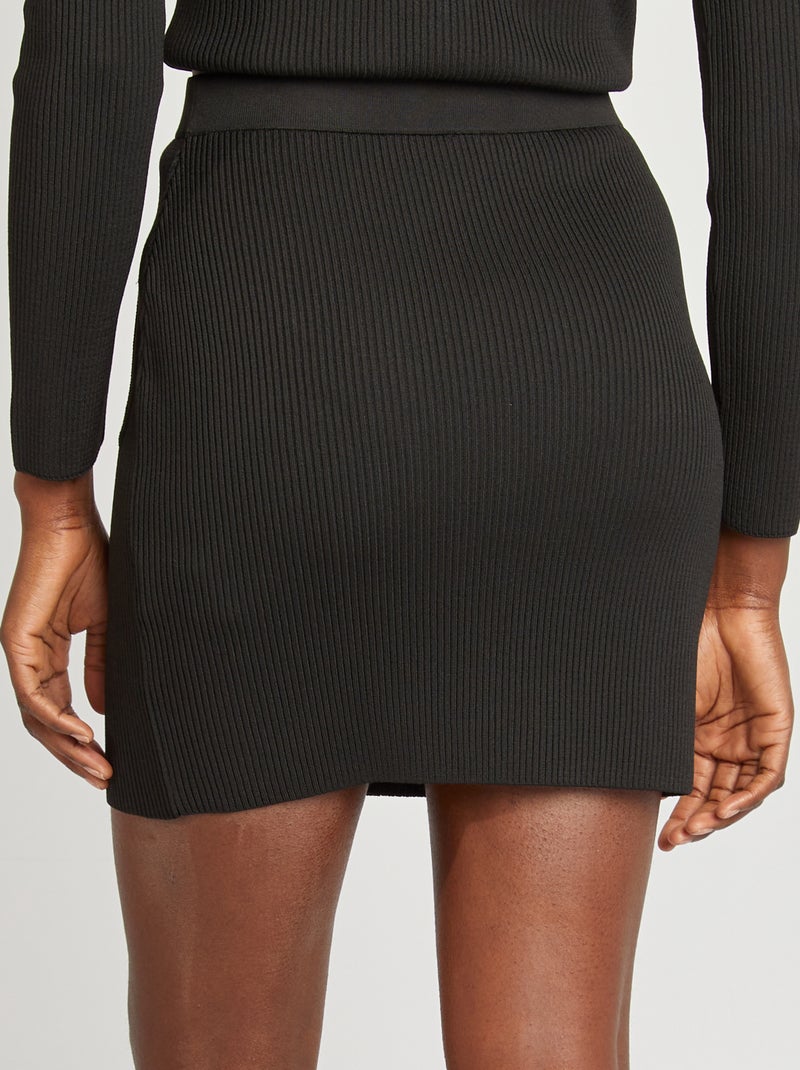 Falda corta de canalé negro - Kiabi
