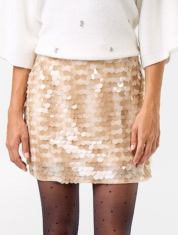 Falda corta de lentejuelas