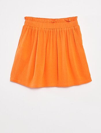 Falda corta de tejido de crepé