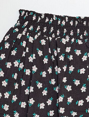 Falda corta estampada con volantes