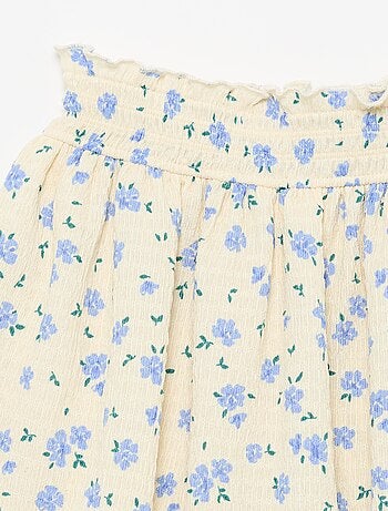 Falda corta estilo patinadora con pantalón corto integrado
