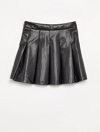 Falda corta plisada de polipiel
