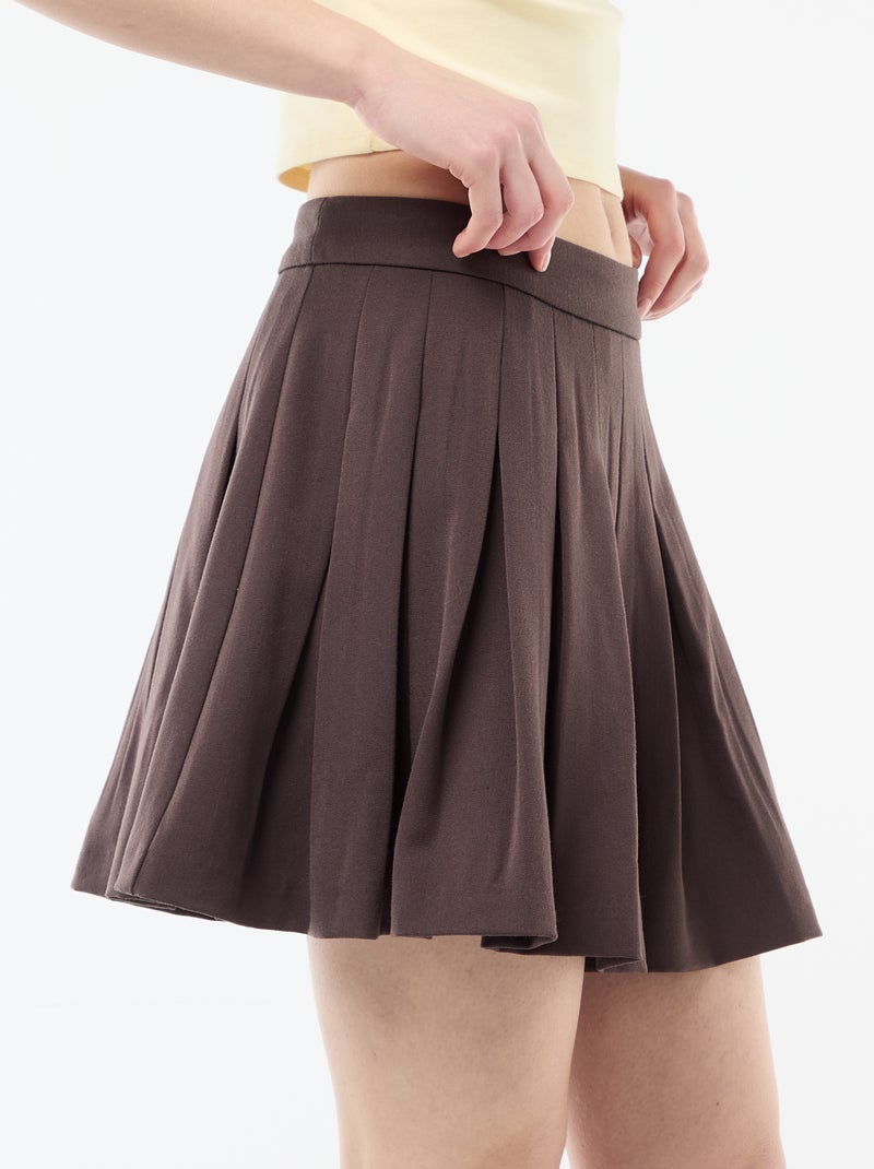 Falda corta plisada Marron - Kiabi