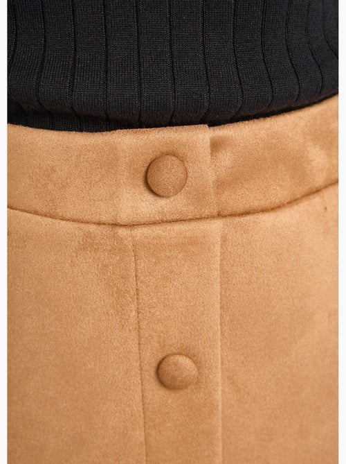 Falda corta recta en tejido abotonado efecto ante - Kiabi