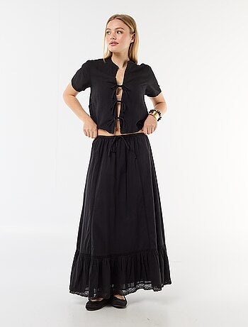 Falda larga acampanada con macramé