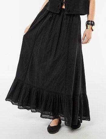 Falda larga acampanada con macramé
