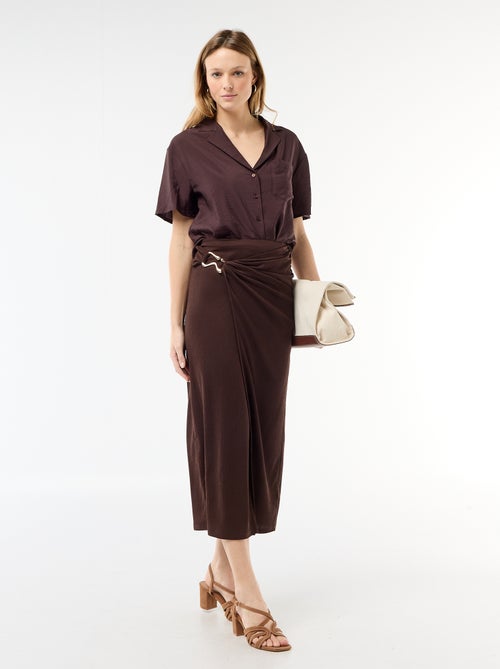 Falda larga con hebilla dorada en la cintura - Kiabi