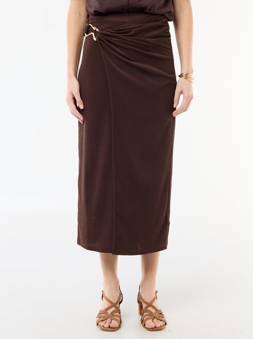 Falda larga con hebilla dorada en la cintura - Kiabi