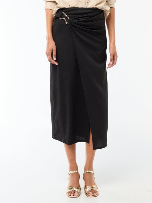 Falda larga con hebilla dorada en la cintura - Kiabi