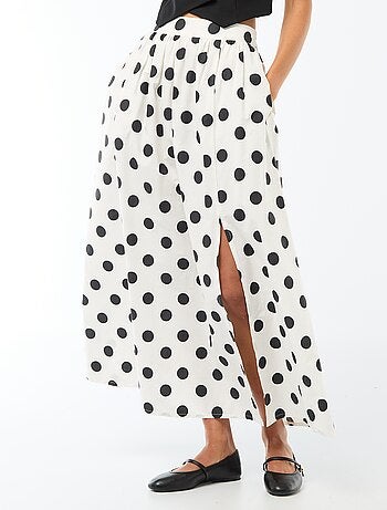 Falda larga y amplia acampanada