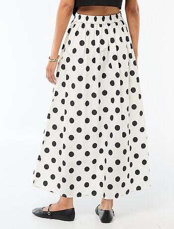 Falda larga y amplia acampanada