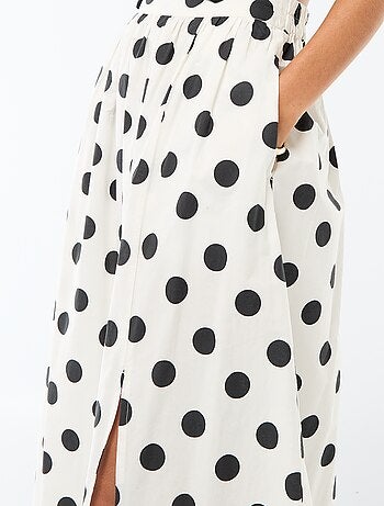 Falda larga y amplia acampanada