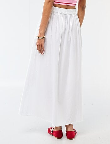 Falda larga y amplia acampanada