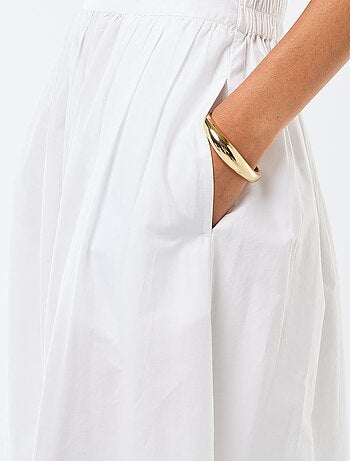 Falda larga y amplia acampanada