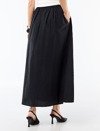 Falda larga y amplia acampanada