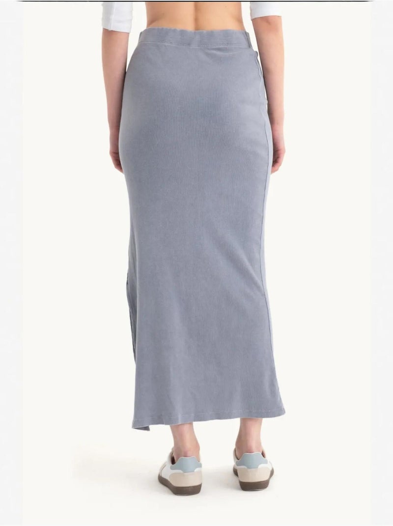 Falda midi básica con cintura elástica y tiro medio hiccup Gris - Kiabi