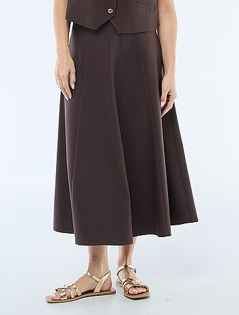 Falda midi con pinzas acampanada