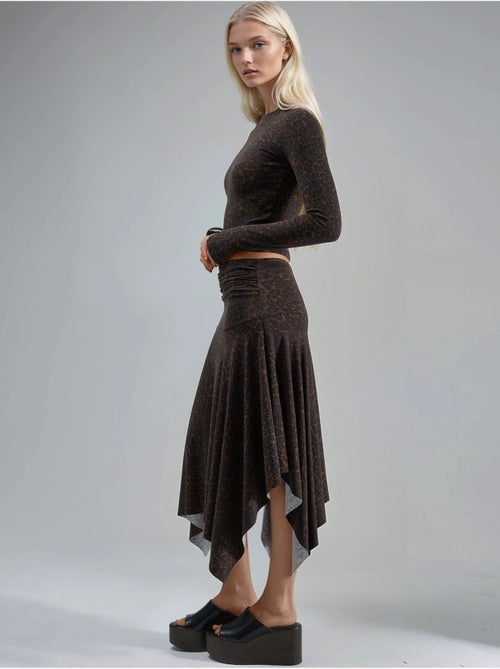Falda midi de cintura alta con estampado de leopardo y corte a busem - Kiabi Falda midi de cintura alta con estampado de leopardo y corte a busem - Kiabi