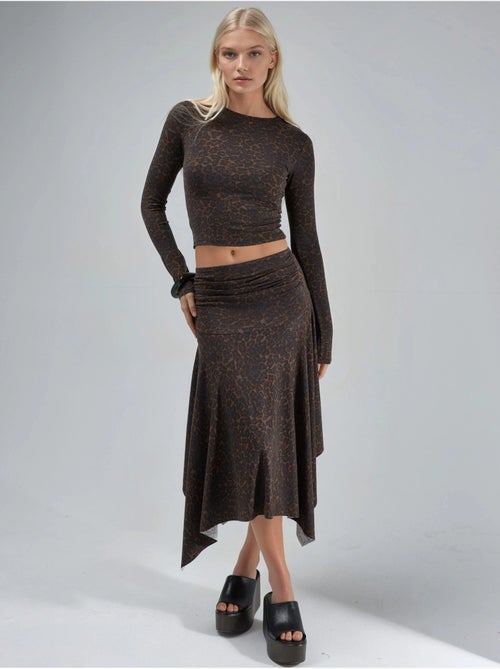 Falda midi de cintura alta con estampado de leopardo y corte a busem - Kiabi Falda midi de cintura alta con estampado de leopardo y corte a busem - Kiabi