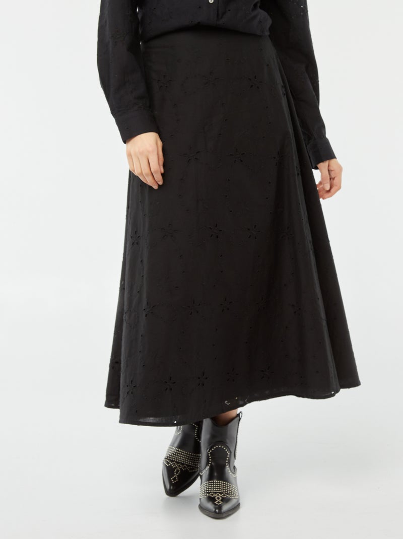 Falda midi lisa con bordado inglés negro - Kiabi
