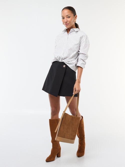 Falda pantalón asimétrica con botón dorado - Kiabi