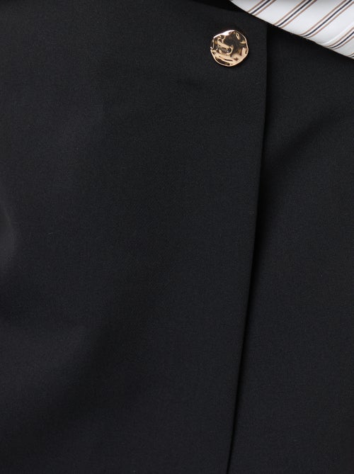 Falda pantalón asimétrica con botón dorado - Kiabi