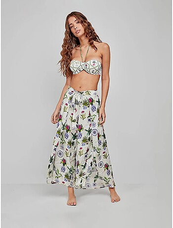 Falda pantalón con estampado tropical anudada en cintura