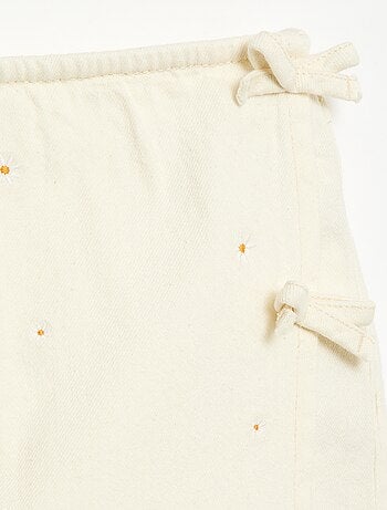 Falda-pantalón con motivos bordados por toda la prenda