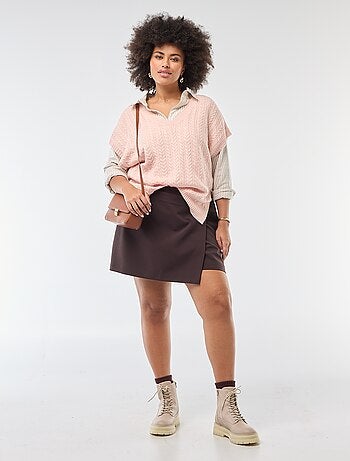 Falda pantalón con panel cruzado y botón decorativo