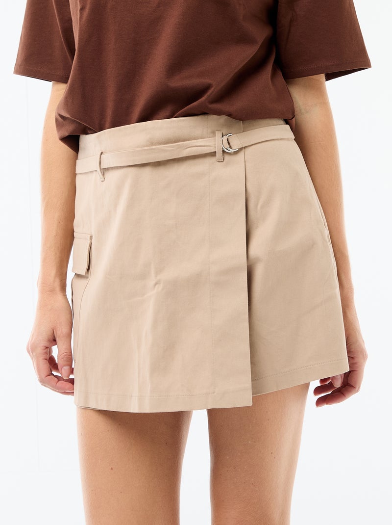 Falda pantalón corta con cinturón Beige - Kiabi