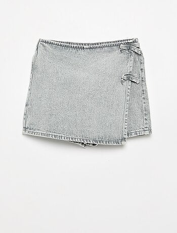 Falda pantalón corta vaquera con nudos