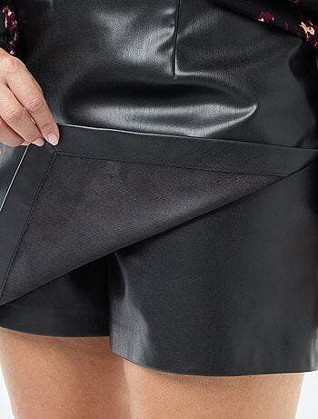 Falda pantalón efecto piel
