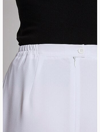 Falda recta de largo medio