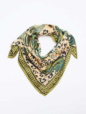 Foulard cuadrado grande con estampados