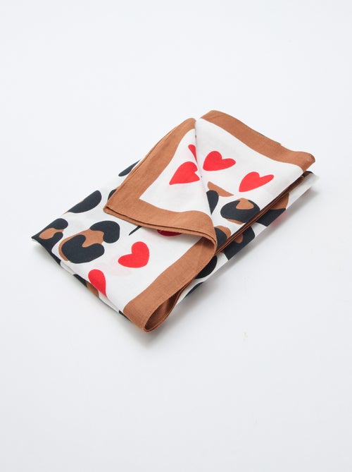 Foulard estampado fantasía (100x100 cm) 'Agathe Sorlet x Kiabi' - San Valentín - Kiabi