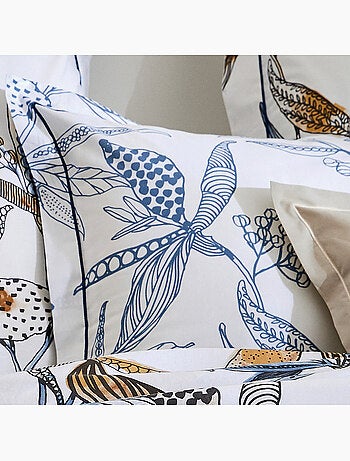 Funda de almohada con flores exuberantes