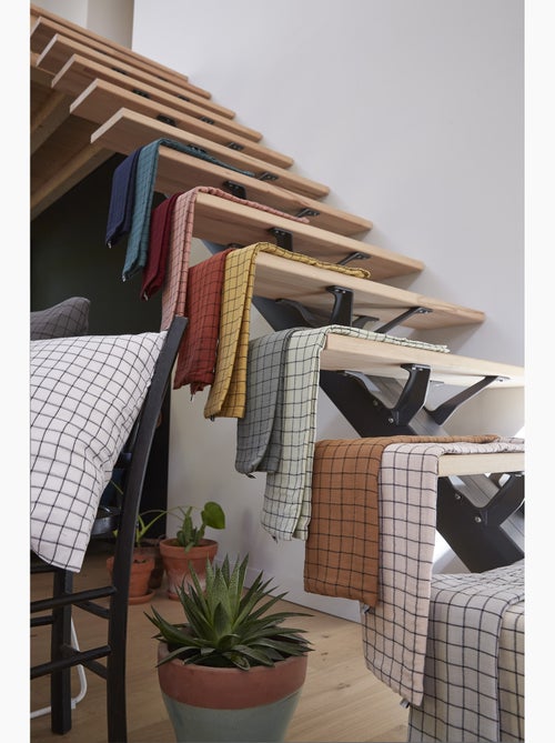 Funda de almohada – gasa de algodón tejida – cuadros pequeños - gaïa mix - Kiabi Funda de almohada – gasa de algodón tejida – cuadros pequeños - gaïa mix - Kiabi