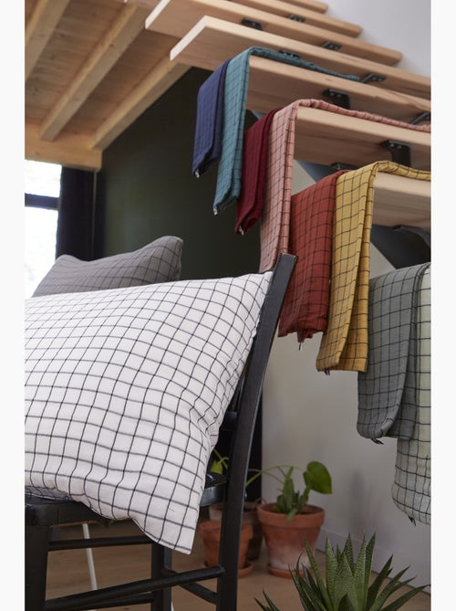 Funda de almohada – gasa de algodón tejida – cuadros pequeños - gaïa mix - Kiabi Funda de almohada – gasa de algodón tejida – cuadros pequeños - gaïa mix - Kiabi