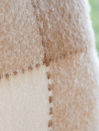 Funda de cojín a cuadros con aspecto mohair